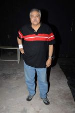 Satish Shah at Photo shoot with the cast of Club 60 in Filmistan, Mumbai on 7th Aug 2013 (4).JPG